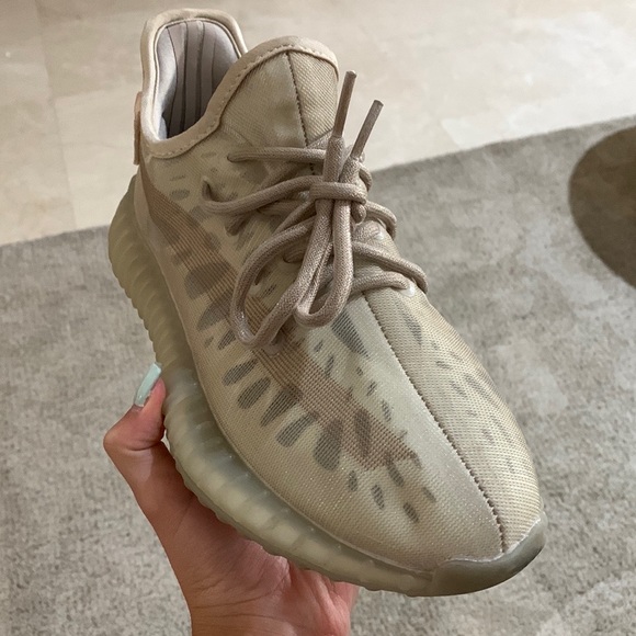 Adidas Yeezys Boost size 6 - Picture 3 of 3